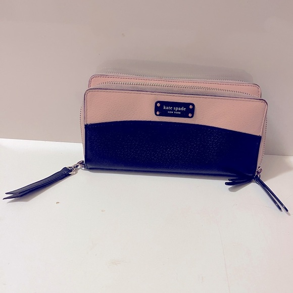 Large Carryall Zip-Around Leather Wristlet Wallet. Black and peach - Picture 1 of 16